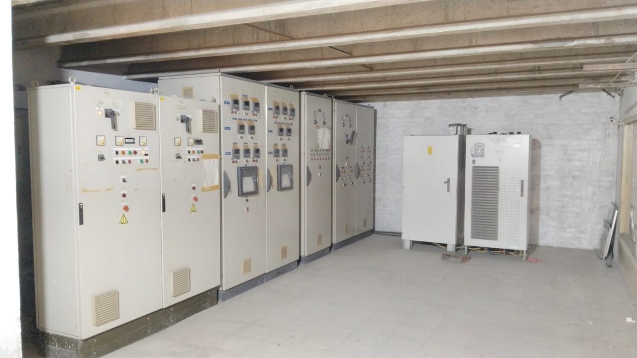 Electrical control and power cabinets of the float glass plant